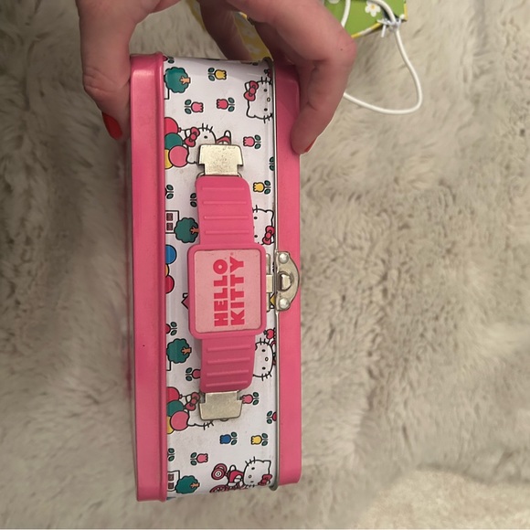 Hello kitty lot - 2 lunch boxes & wireless ear buds - Picture 3 of 6